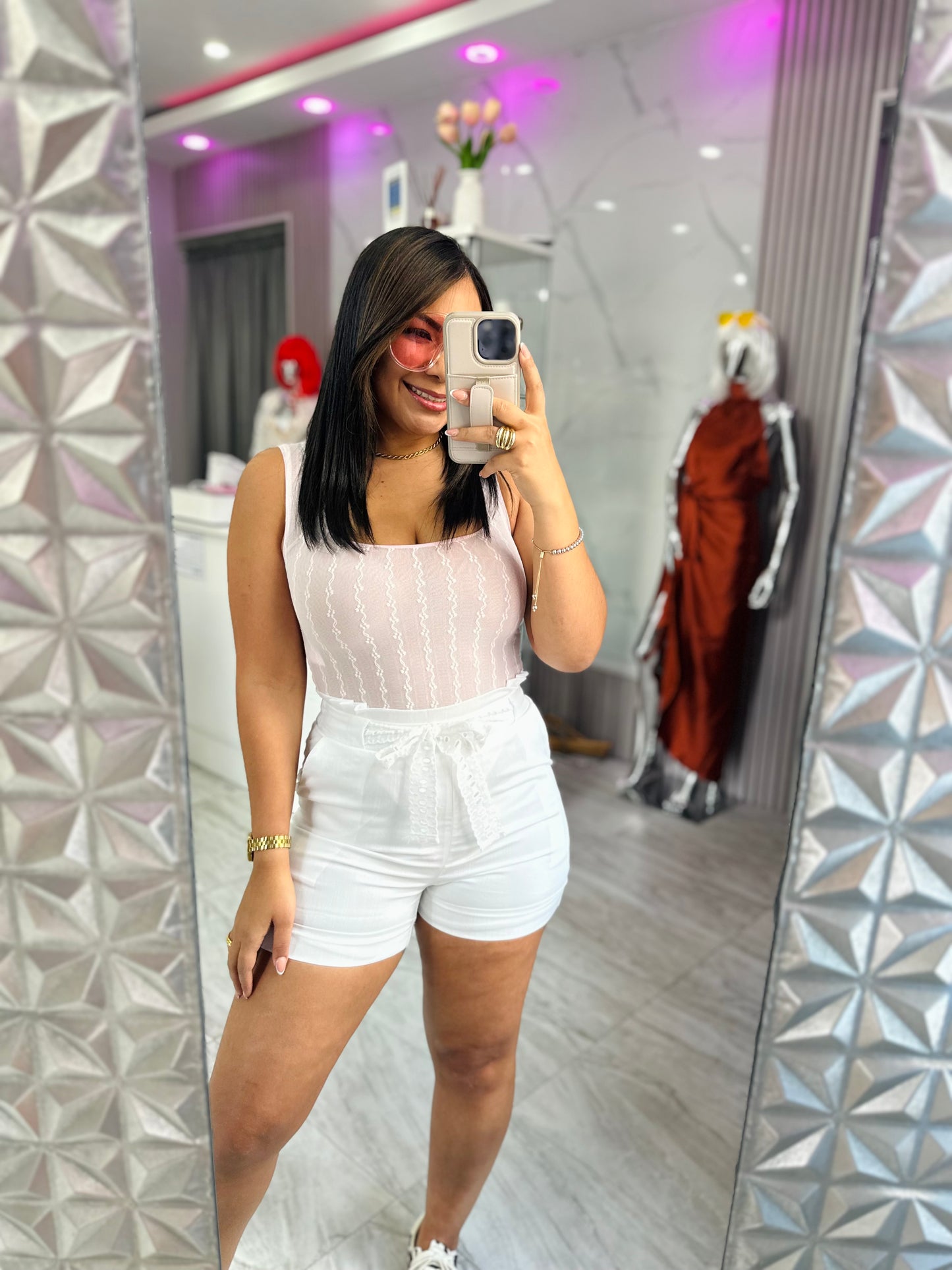 WHITE DELICATE SHORT