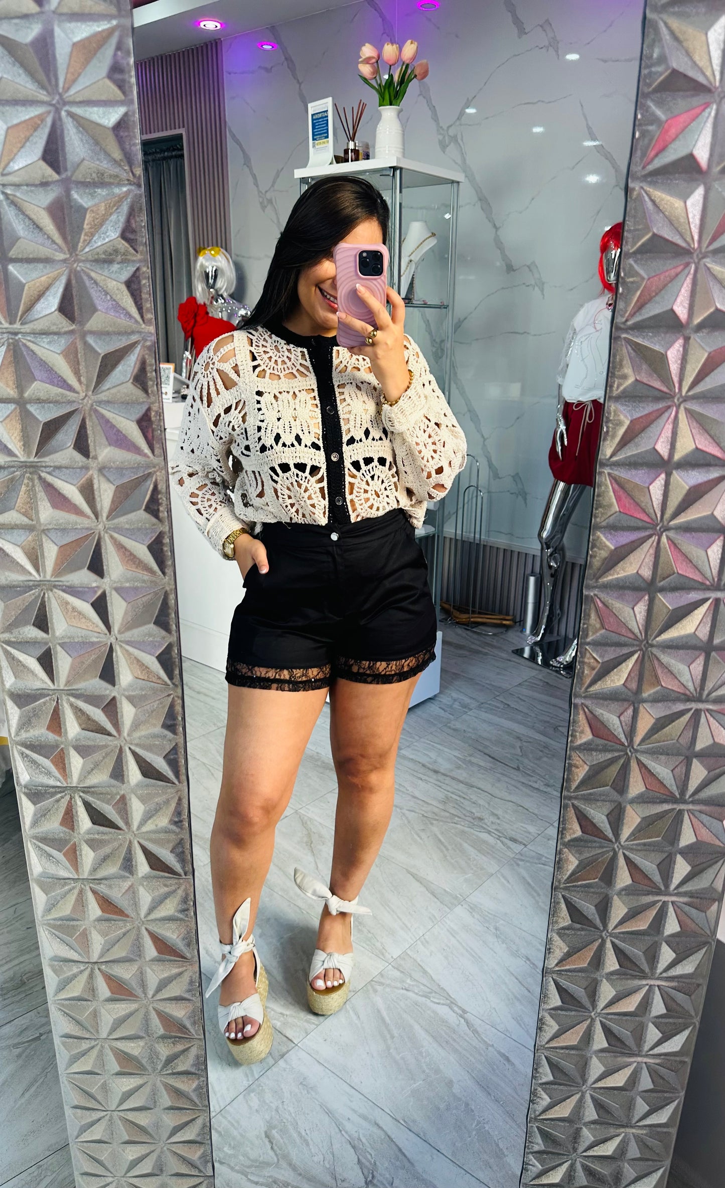 LACE BLACK SHORT
