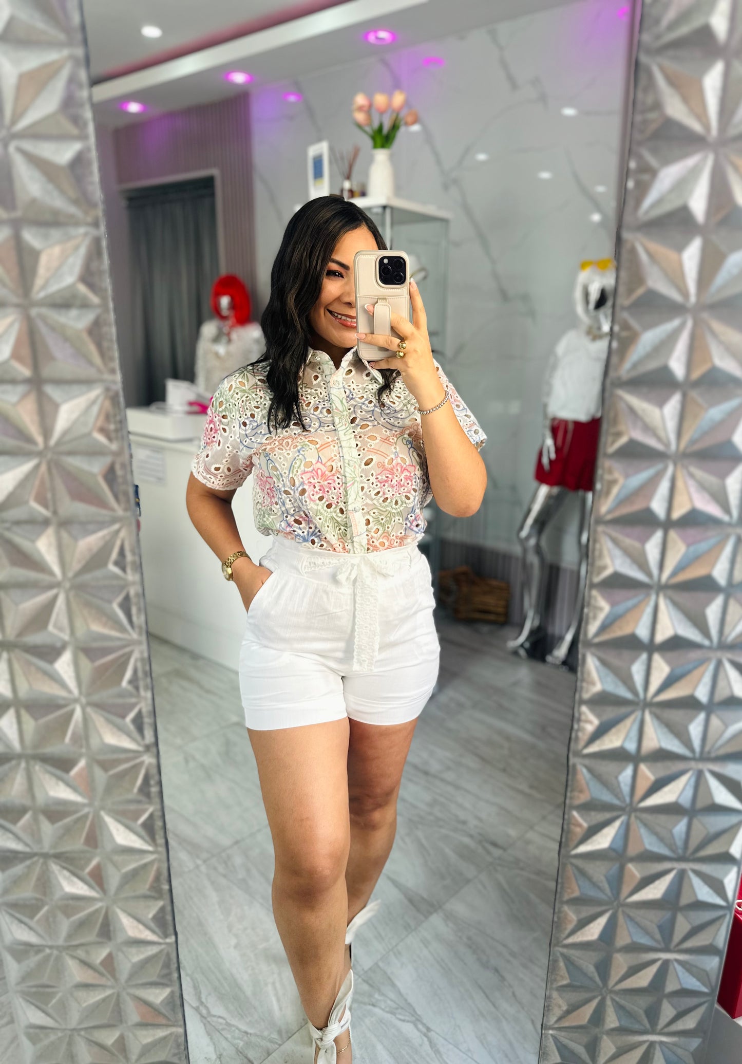 WHITE DELICATE SHORT