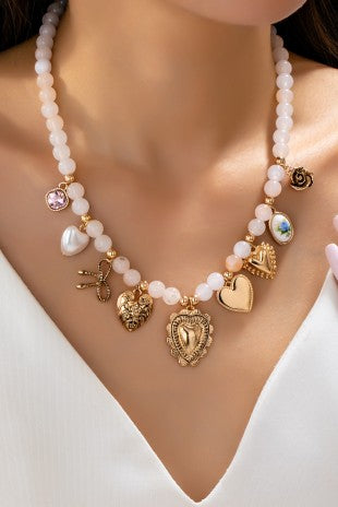 COLLAR BLANCO CORAZONES Y LAZOS