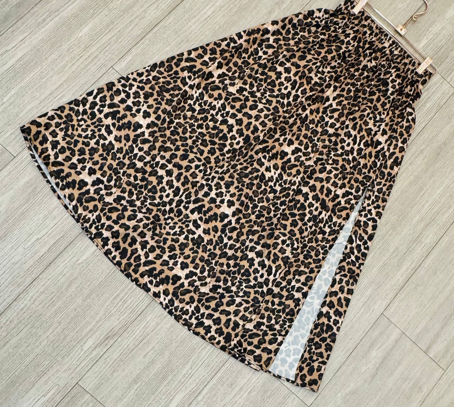 LEOPARD SATIN SKIRT